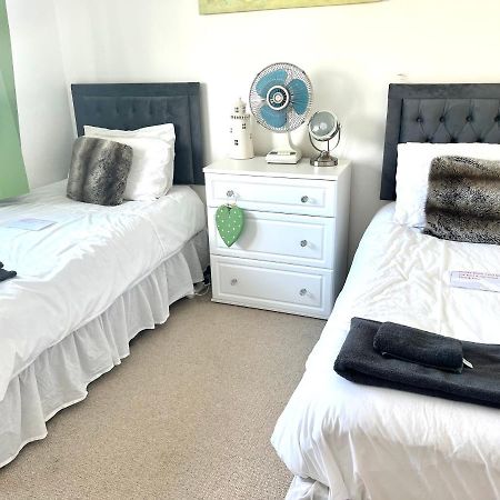 Stunning Beach Front House - Sleeps 6 Pwllheli Bagian luar foto