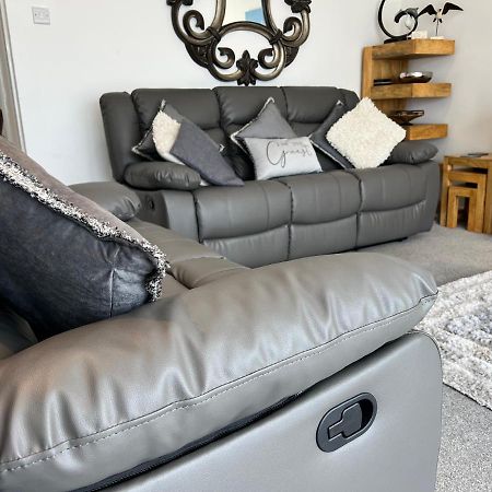 Stunning Beach Front House - Sleeps 6 Pwllheli Bagian luar foto