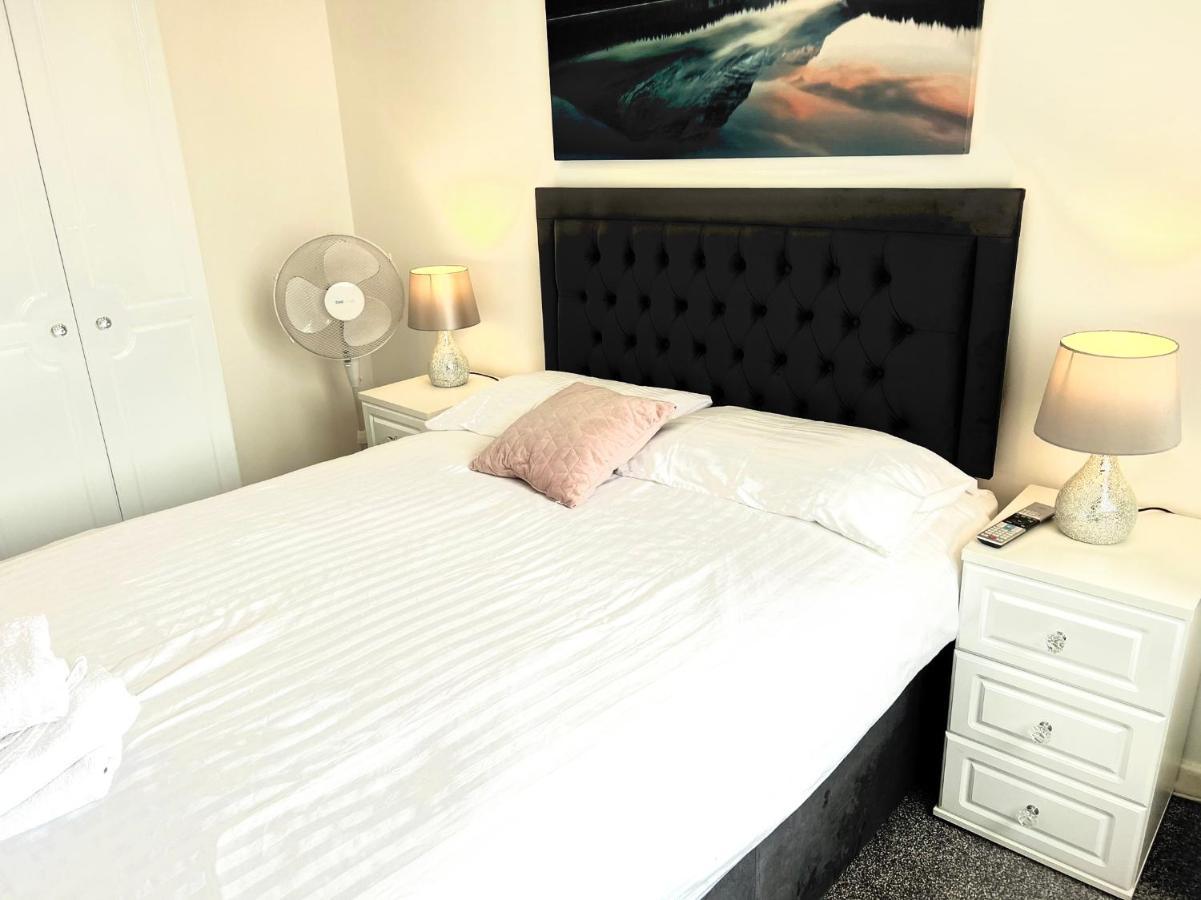 Stunning Beach Front House - Sleeps 6 Pwllheli Bagian luar foto