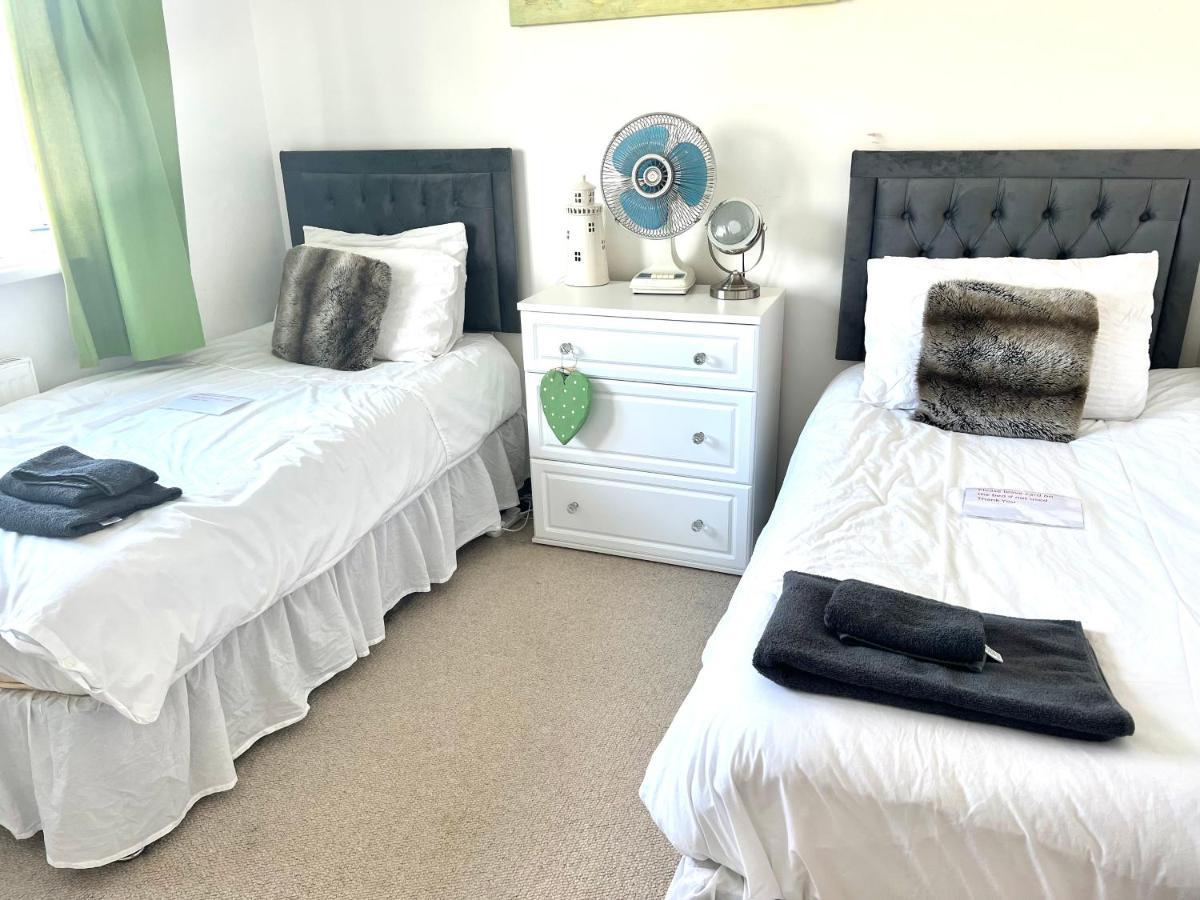 Stunning Beach Front House - Sleeps 6 Pwllheli Bagian luar foto