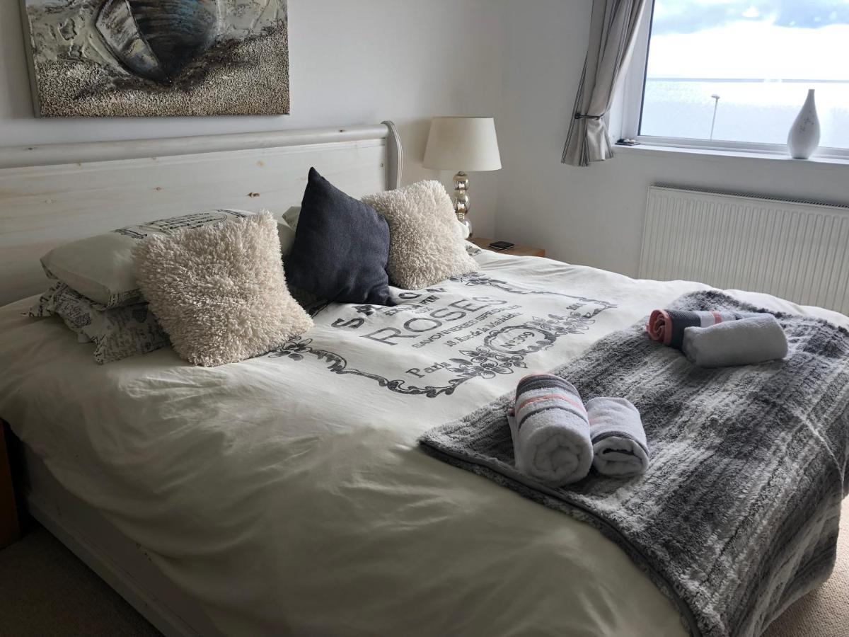 Stunning Beach Front House - Sleeps 6 Pwllheli Bagian luar foto