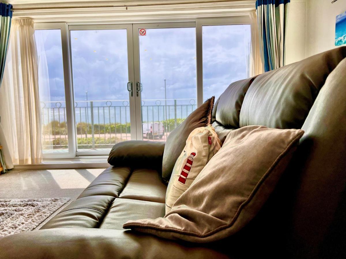 Stunning Beach Front House - Sleeps 6 Pwllheli Bagian luar foto