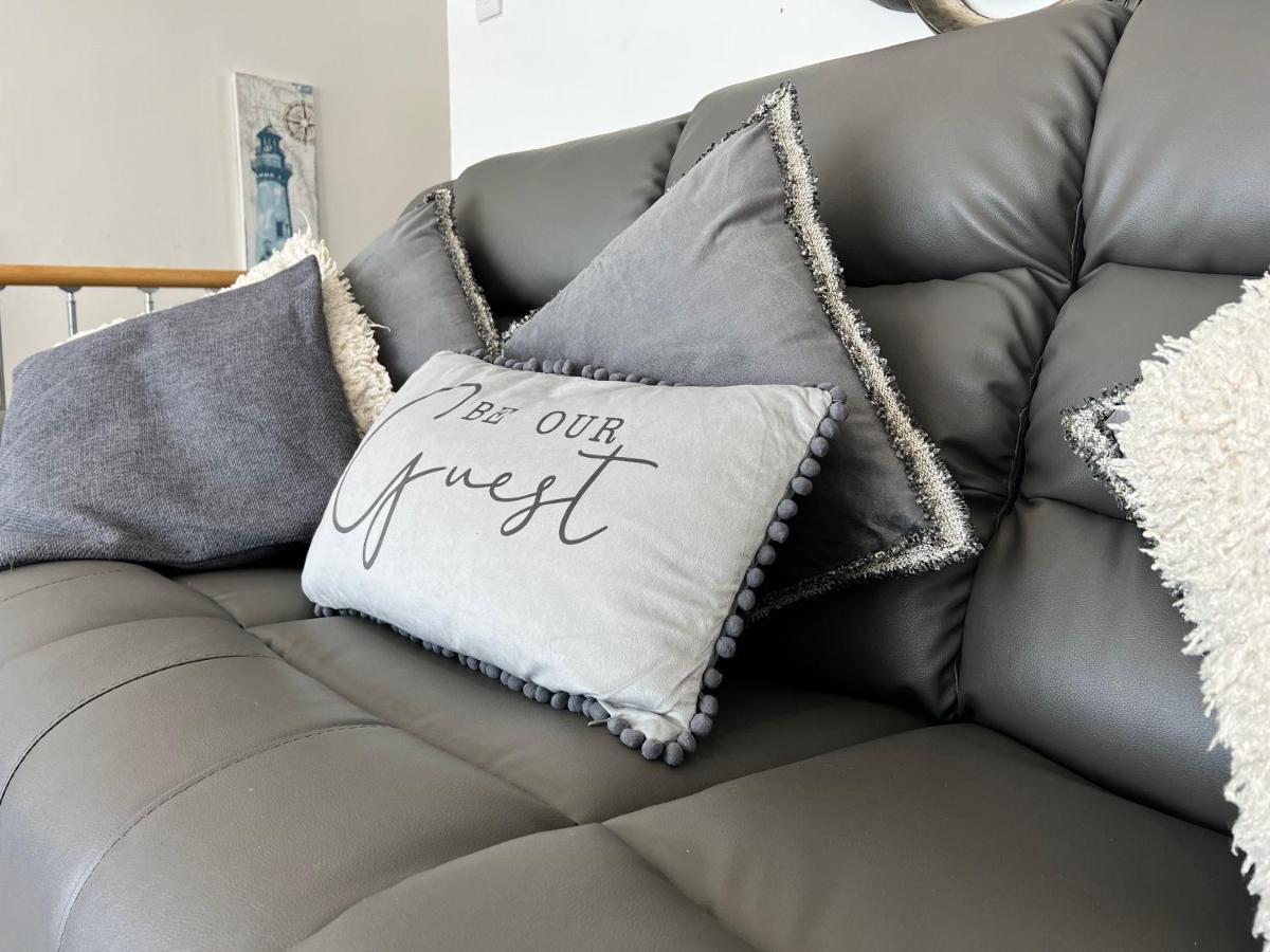 Stunning Beach Front House - Sleeps 6 Pwllheli Bagian luar foto