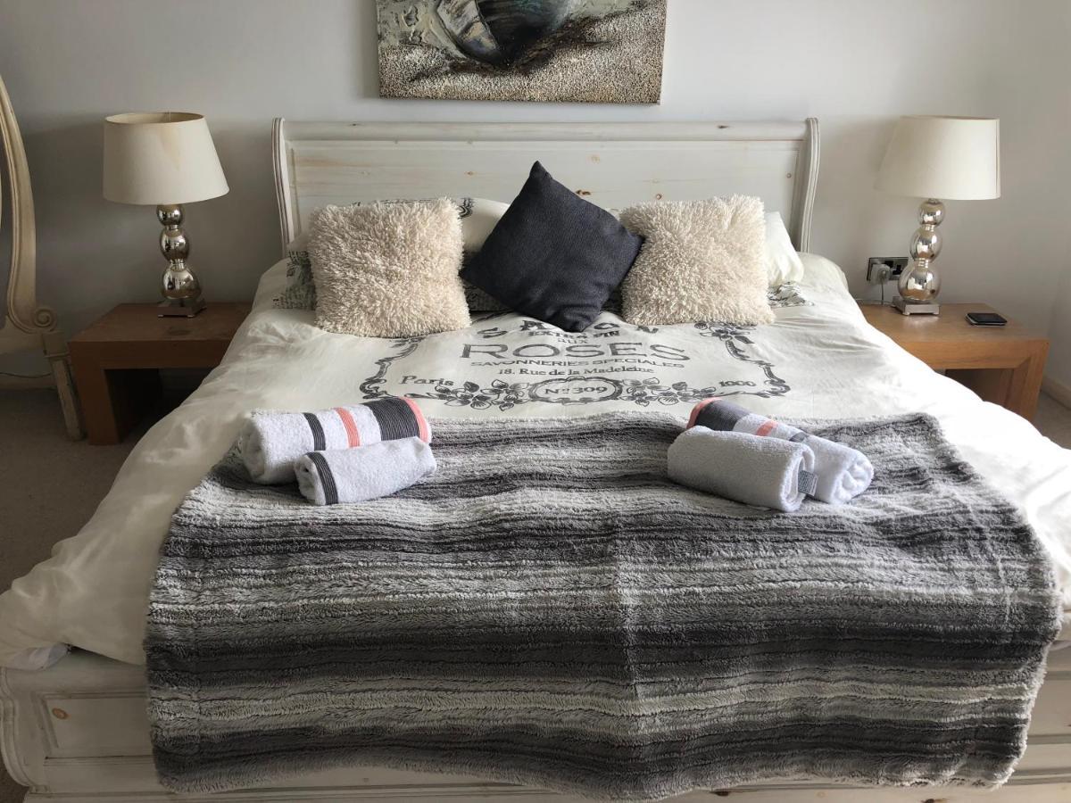 Stunning Beach Front House - Sleeps 6 Pwllheli Bagian luar foto