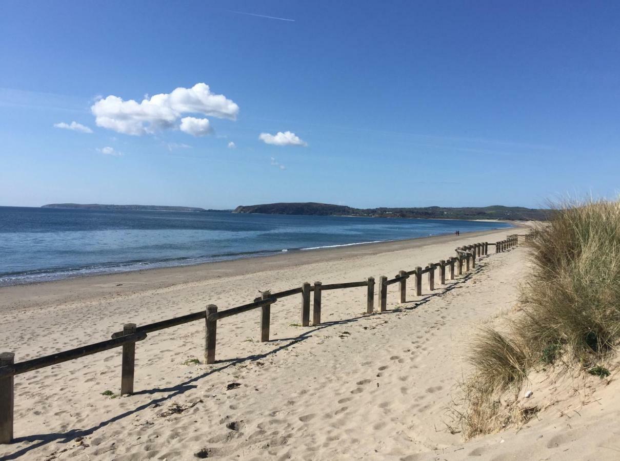 Stunning Beach Front House - Sleeps 6 Pwllheli Bagian luar foto