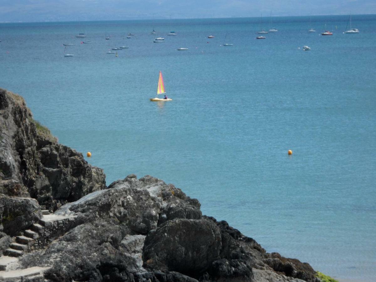 Stunning Beach Front House - Sleeps 6 Pwllheli Bagian luar foto