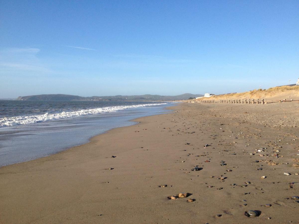 Stunning Beach Front House - Sleeps 6 Pwllheli Bagian luar foto