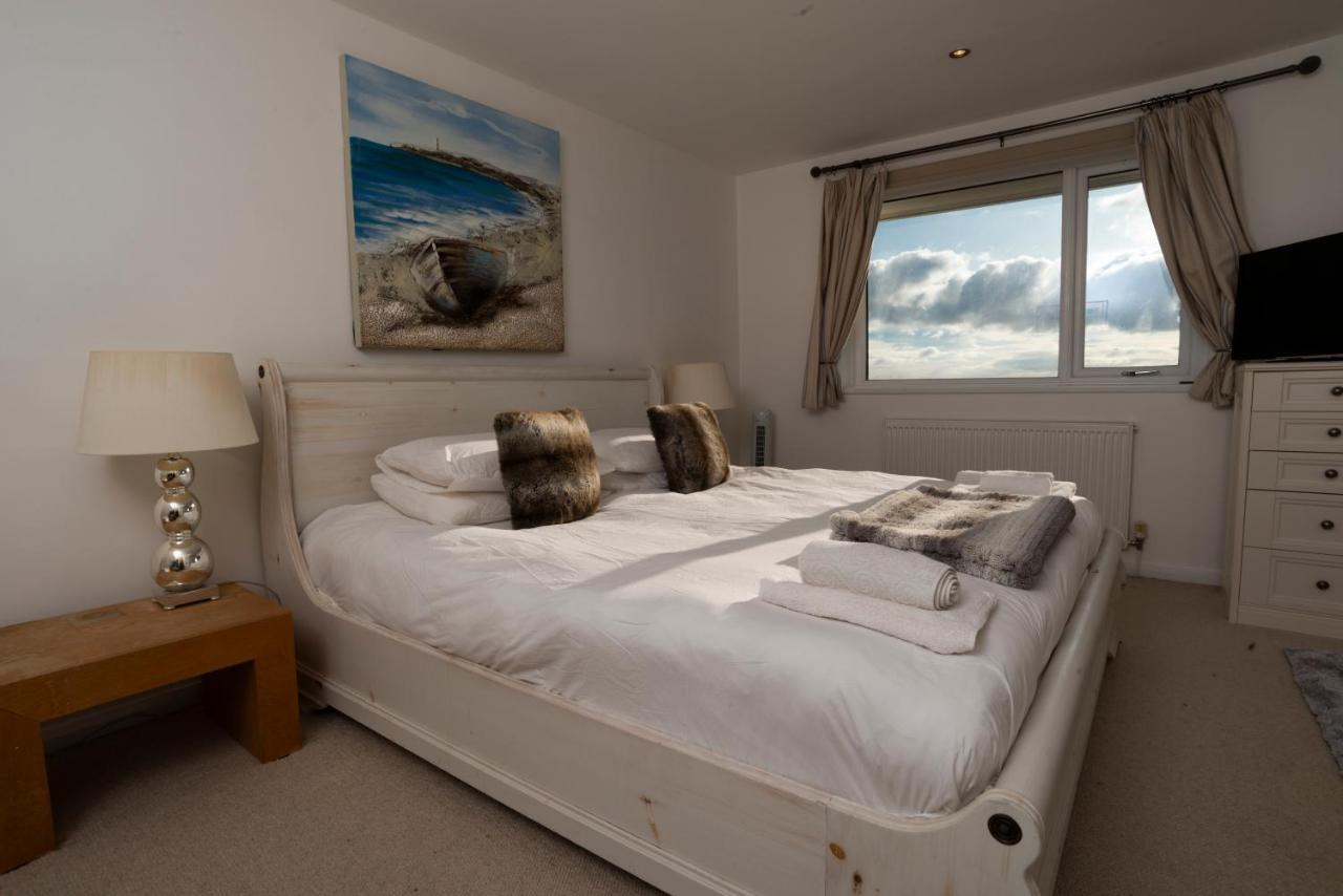 Stunning Beach Front House - Sleeps 6 Pwllheli Bagian luar foto
